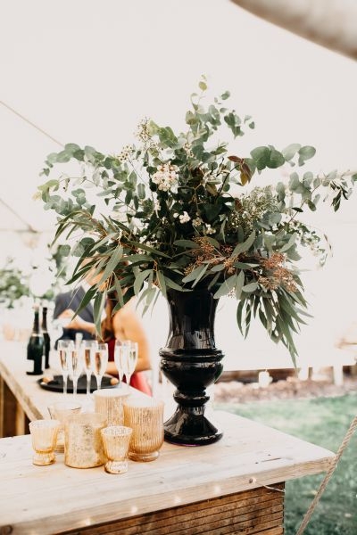 Table decorations: foliage vase and candles